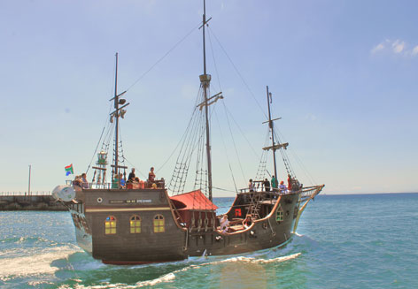 Jolly Roger Pirate Boat Image